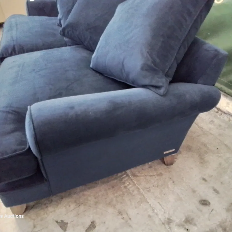 QUALITY BRITISH DESIGNER LOUNGE Co. THREE SEATER SOFA WITH SCATTER CUSHIONS PLUSH BLUE FABRIC 