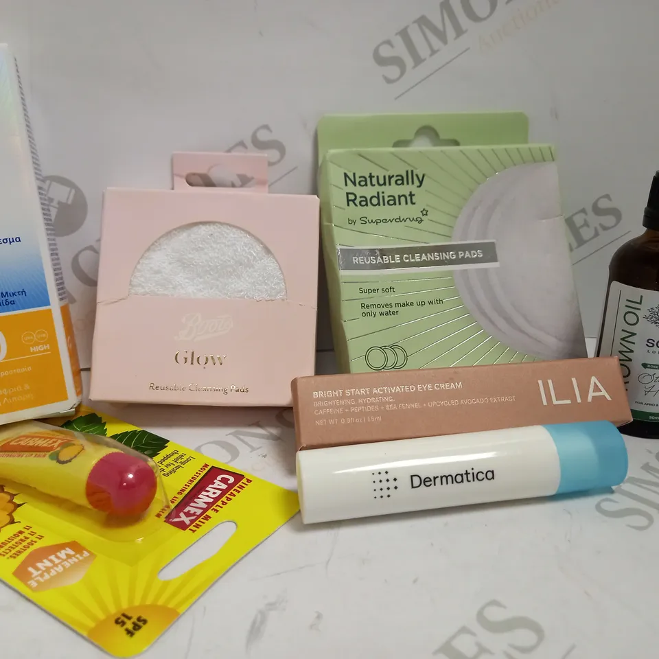 LOT OF APPROX 6 TO INCLUDE REUSEABLE CLEANSING PADS , EYE CREAM , CARMEX , ETC
