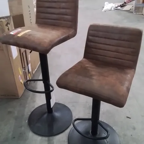 SET OF 2 BROWN FABRIC UPHOLSTERED SIDE/BAR STOOLS