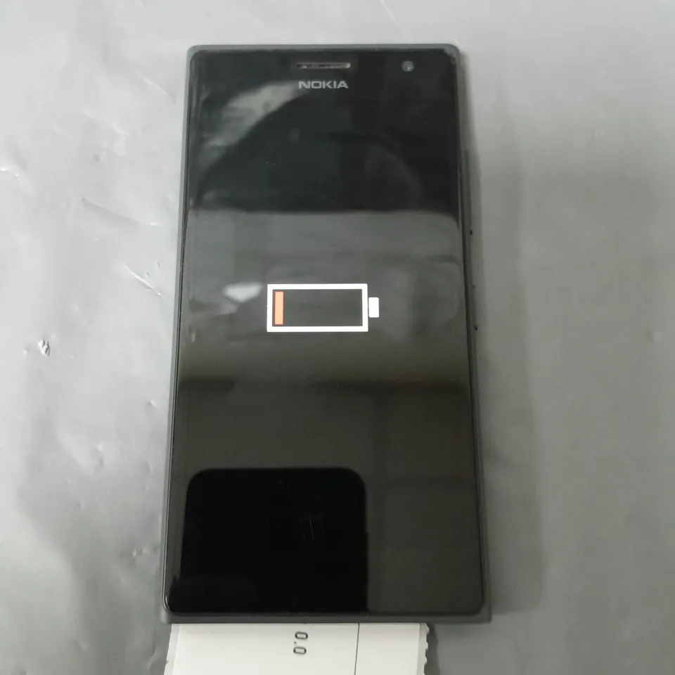 UNBOXED NOKIA LUMIA 735 02 BLACK 8GB