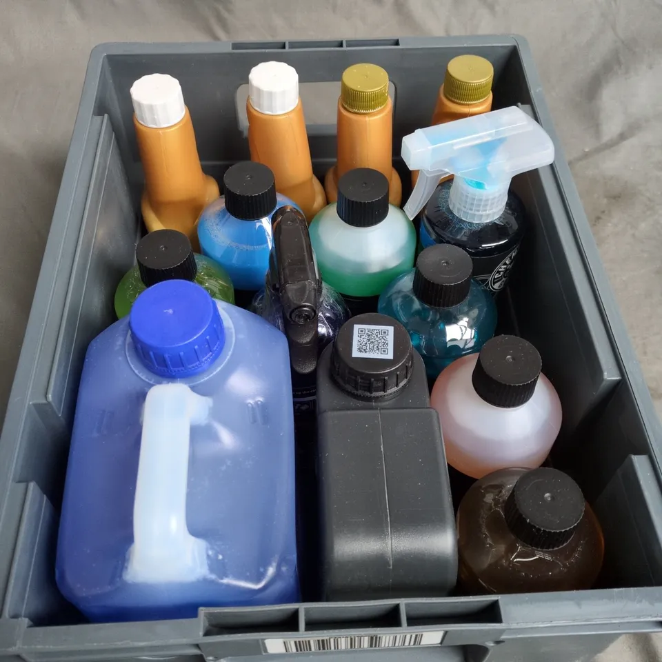 APPROXIMATELY 6 ASSORTED VEHICLE PARTS & ACCESSORIES TO INCLUDE FABRIC FRESHENER , INTERIOR DETAILER , ETC