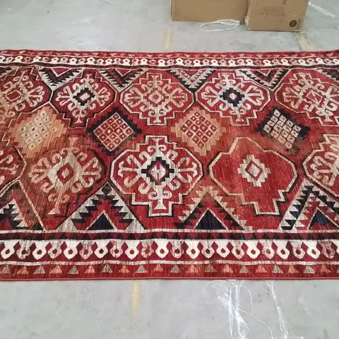 QUALITY DESIGNER AREA RUG // APPROX SIZE: 200 X 300 cm