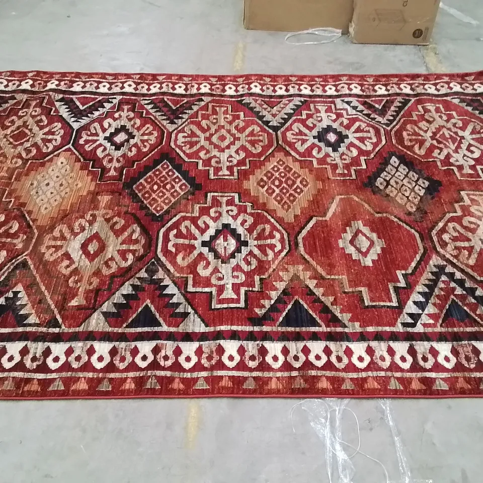 QUALITY DESIGNER AREA RUG // APPROX SIZE: 200 X 300 cm