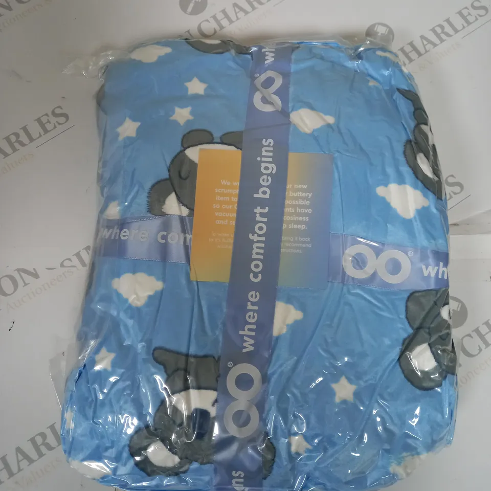 OODIE HOODED BLANKET 