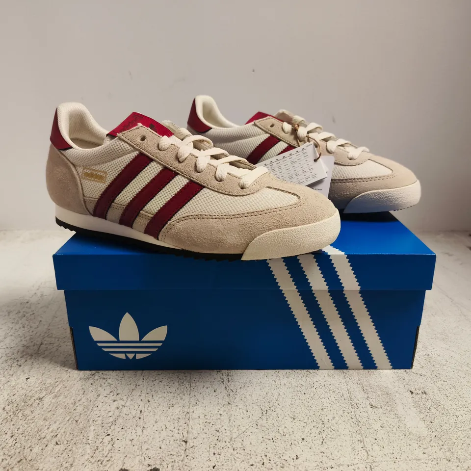 BOXED PAIR OF ADIDAS R71 TRAINERS IN CREAM/RED SIZE UK 5