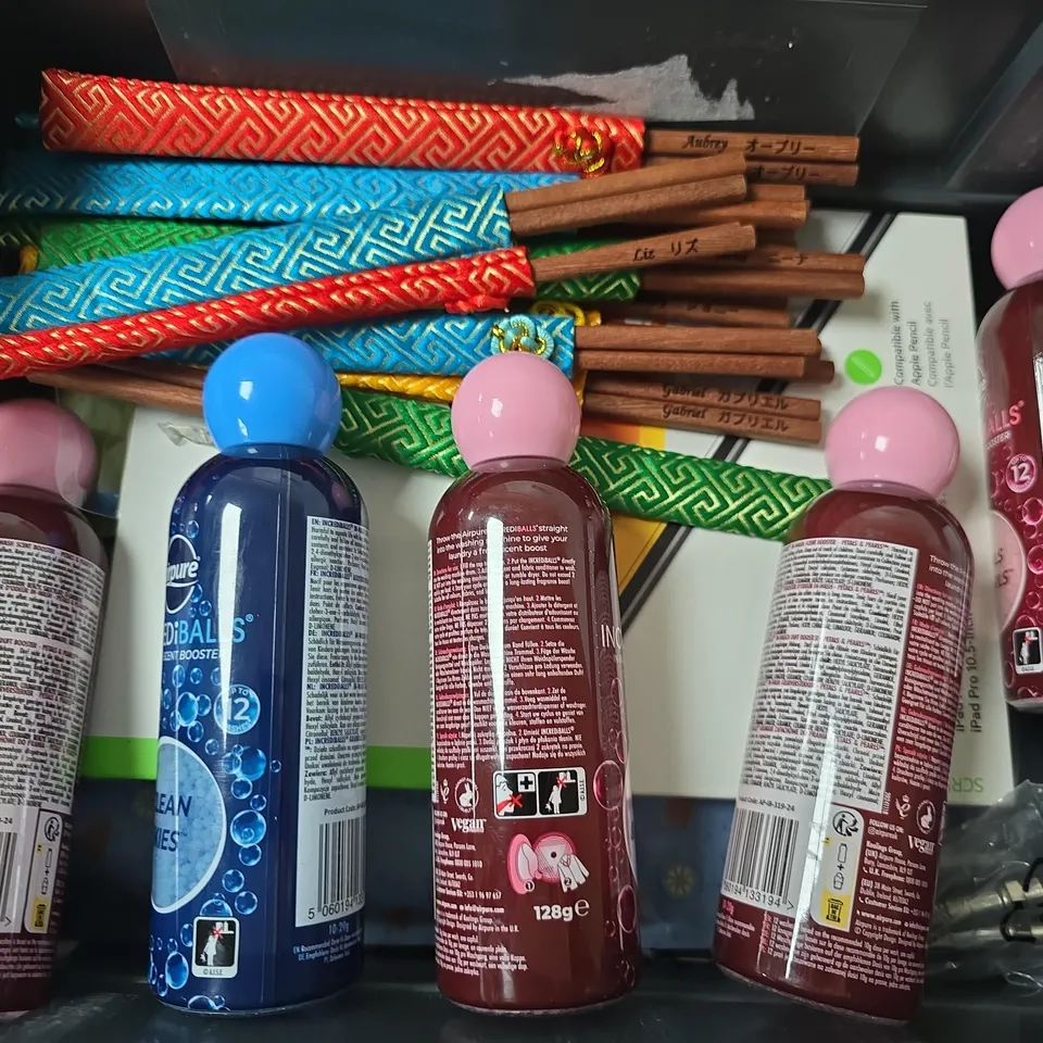 APPROXIMATELY 15 ASSORTED HOUSEHOLD ITEMS TO INCLUDE ELBOW GREASE, FRIDGE ODOUR ABSORBER, INCREDIBALL CLEAN SKIES SCENT BOOSTER, ETC
