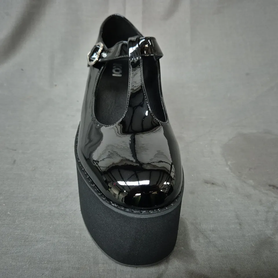 BOXED PAIR OF KOI MORENO BLACK PLATFORM MARY JANES SIZE 9