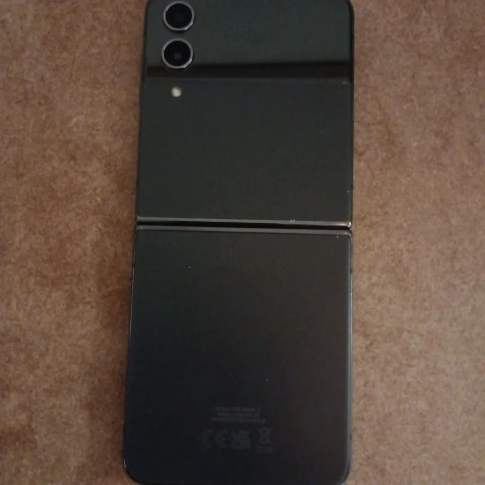 SAMSUNG GALAXY Z FLIP