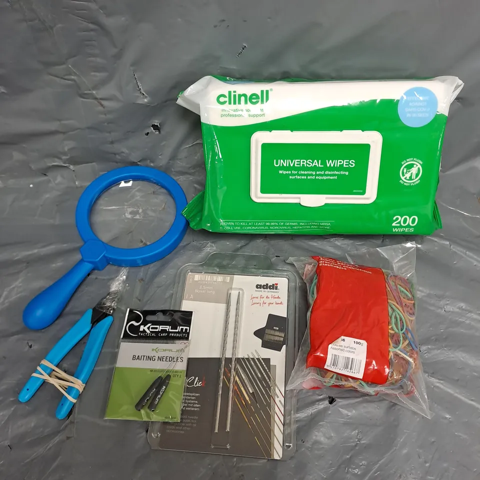 APPROXIMATELY 15 ASSORTED HOUSEHOLD ITEMS TO INCLUDE UNIVERSAL WIPES, MAGNIFIER, RUBBER BANDS ETC 