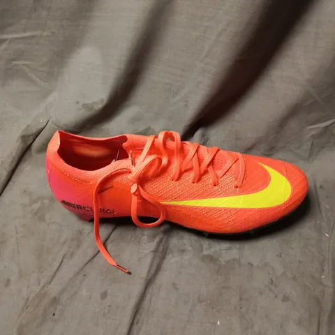 NIKE MERCURIAL SOCCER BOOTS – NEON ORANGE WITH YELLOW SWOOSH SIZE 8.5