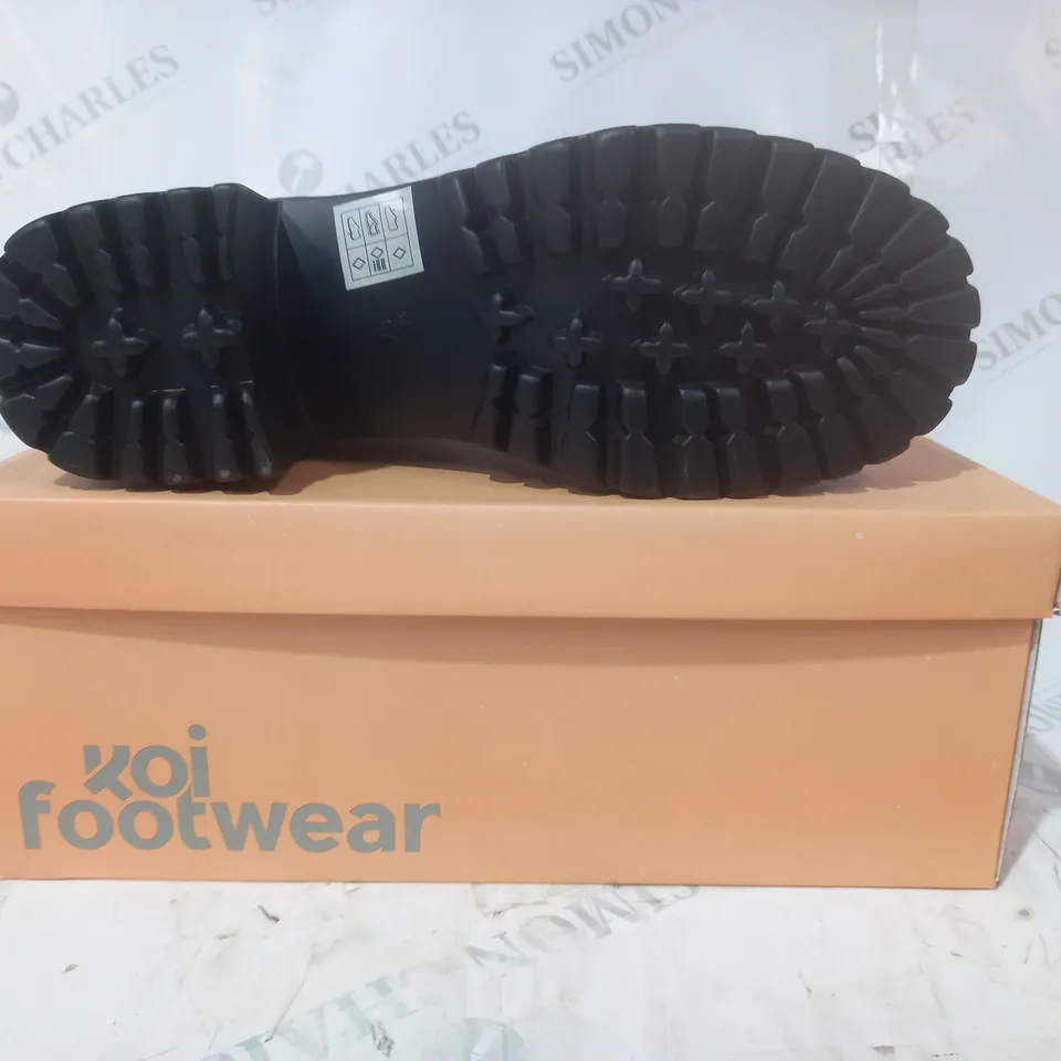BRAND NEW BOXED PAIR OF KOI VEGAN LEATHER ZUNI ROCK HIKER BOOTS IN BLACK UK SIZE 8