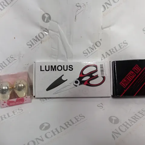 BOX OF APPROXIMATELY 8 ASSORTED ITEMS TO INCLUDE - LUMOUS SISSORS - HEART SALT AND PEPPER - LIGHTING KIT ECT