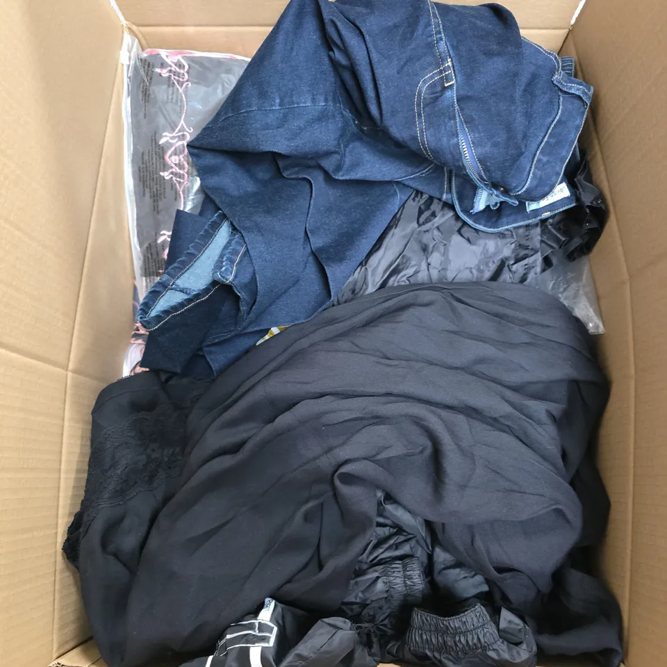 APPROXIMATELY 25 ASSORTED CLOTHING AND FASHION PRODUCTS IN VARIOUS STYLES AND SIZES - COLLECTION ONLY