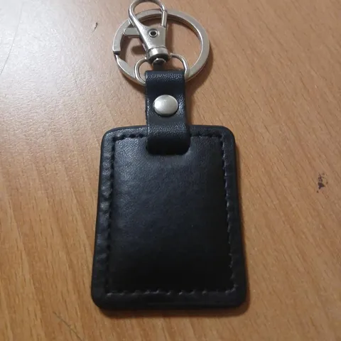 ANTHONY JAMES KEY RING – NAVY LEATHER TAG, SILVER RING