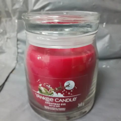 YANKEE CANDLE CHRISTMAS EVE SIGNATURE MEDIUM JAR CANDLE