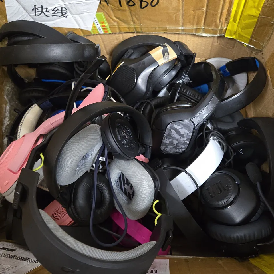 APPROXIMATELY 10 PAIRS OF DAMAGED HEADPHONES TO INCLUDE JBL, GIOTECK. GXTRUST, ETC