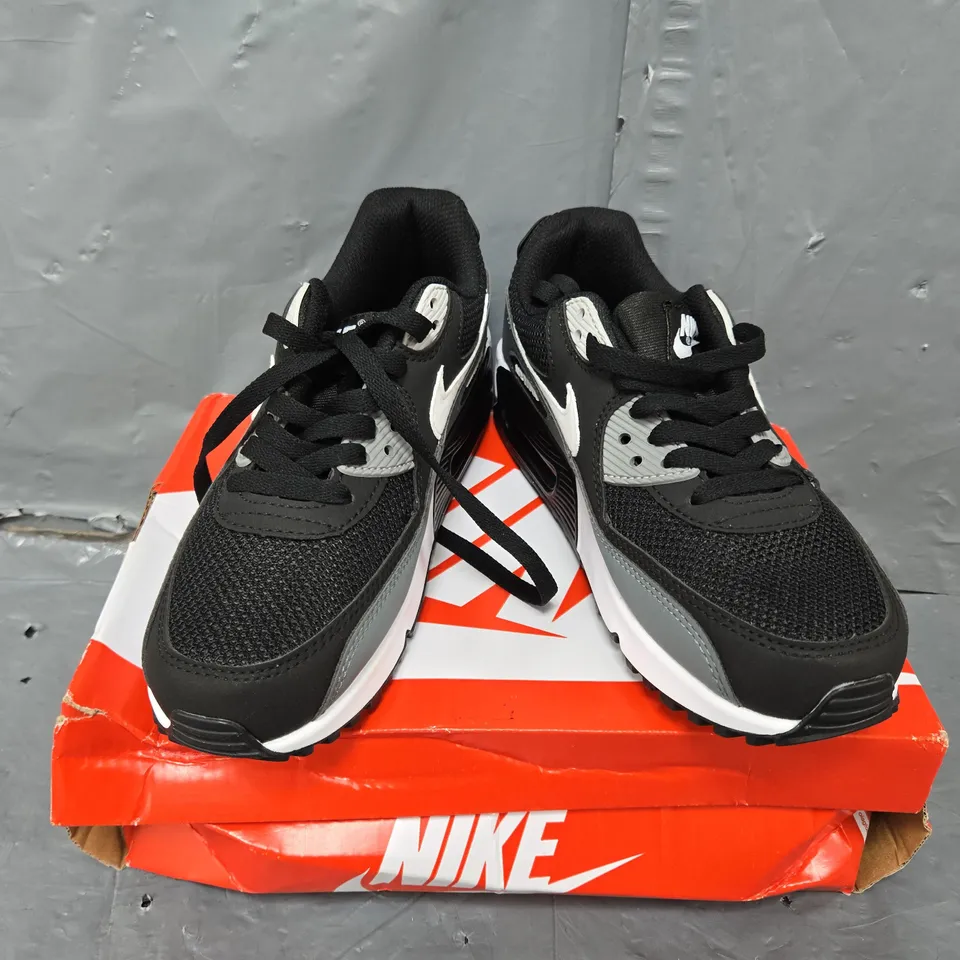 BOXED PAIR OF NIKE AIR MAX 90 ESSENTIAL TRAINERS IN BLACK/WHITE - UK 5.5