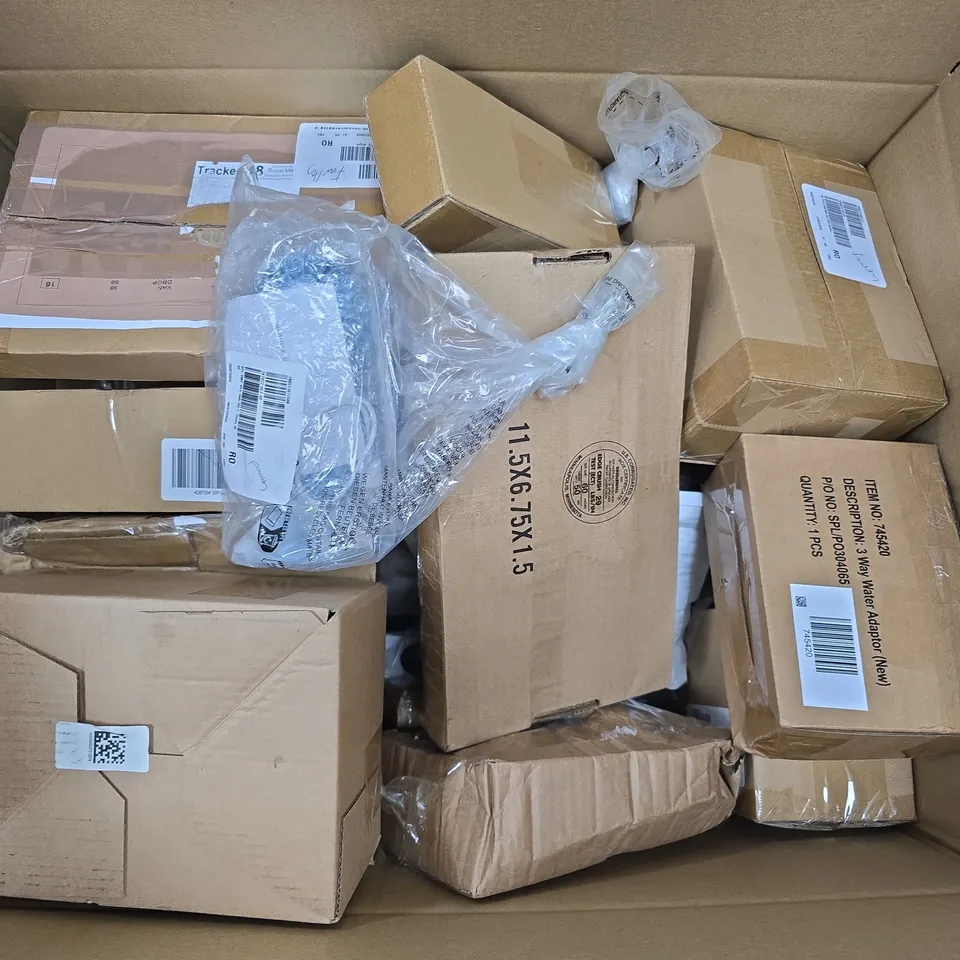 APPROXIMATELY 15 ASSORTED HOUSEHOLD ITEMS TO INCLUDE FANS, DOOR STOP, DUVET SET, ETC - COLLECTION ONLY