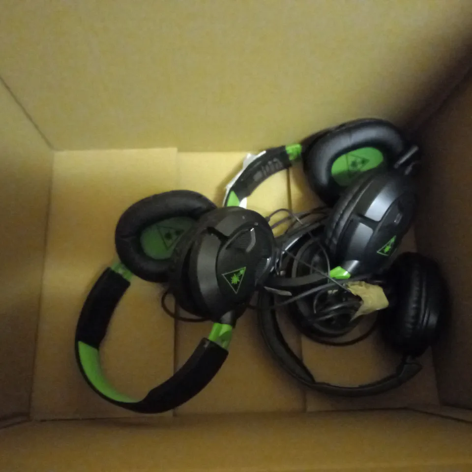 BOX OF APPROX 5 ASSORTED WIRED GAMING HEADSETS INCLUDING TURTLE BEACH AND PLAYSTATION