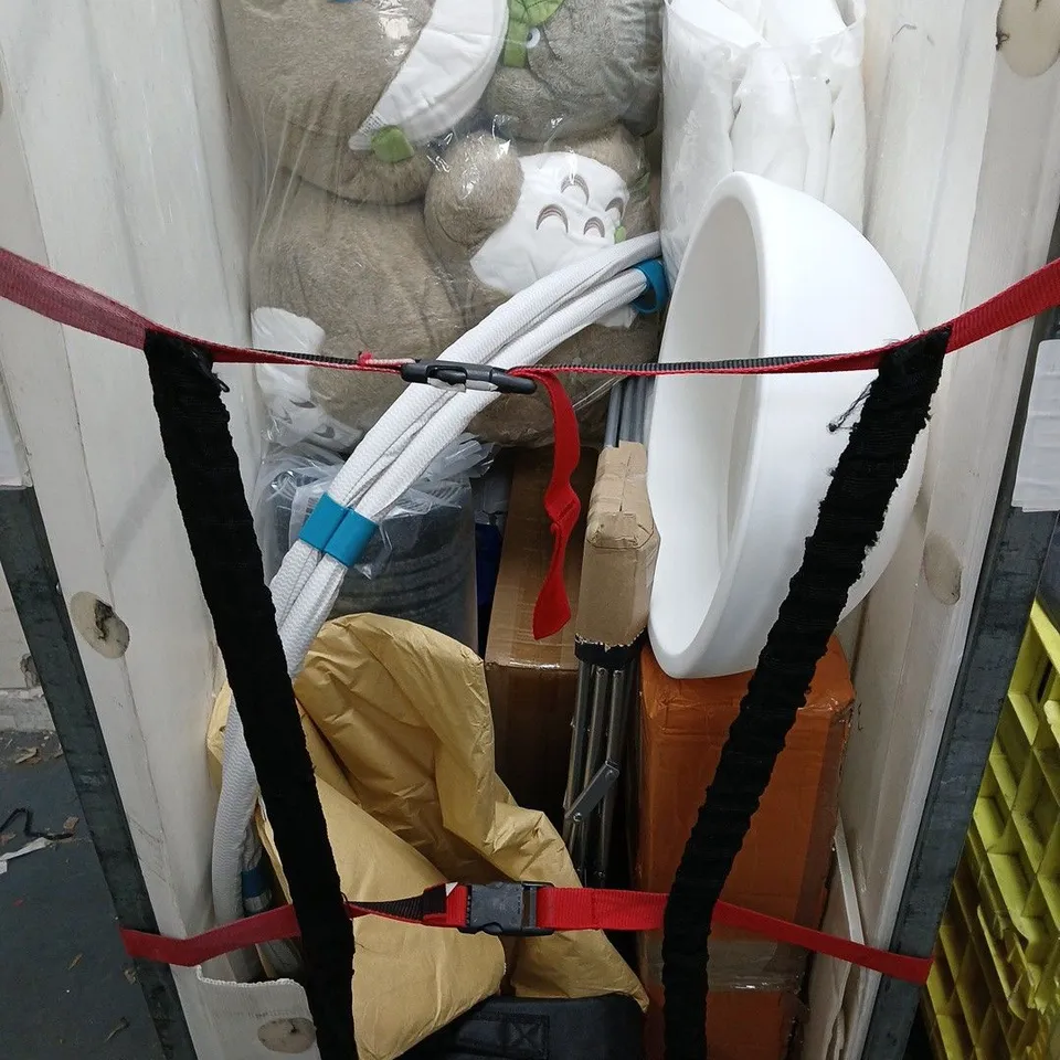 CAGE OF APPROXIMATELY 8 ASSORTED HOUSEHOLD ITEMS TO INCLUDE - PLUSHY TEDDYS, AIRER, TOOL STORAGE BOX, AND RUG - COLLECTION ONLY 
