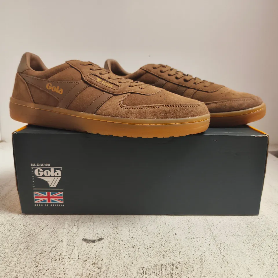 BOXED PAIR OF GOLA MEN'S HAWK SUEDE '86 TRAINERS IN TOBACCO/GUM SIZE UK 10