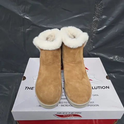BOXED PAIR OF SKECHERS FUR LINED BOOTS - UK SIZE 7