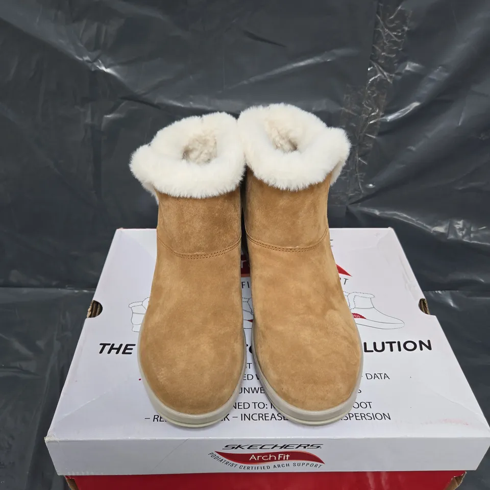 BOXED PAIR OF SKECHERS FUR LINED BOOTS - UK SIZE 7