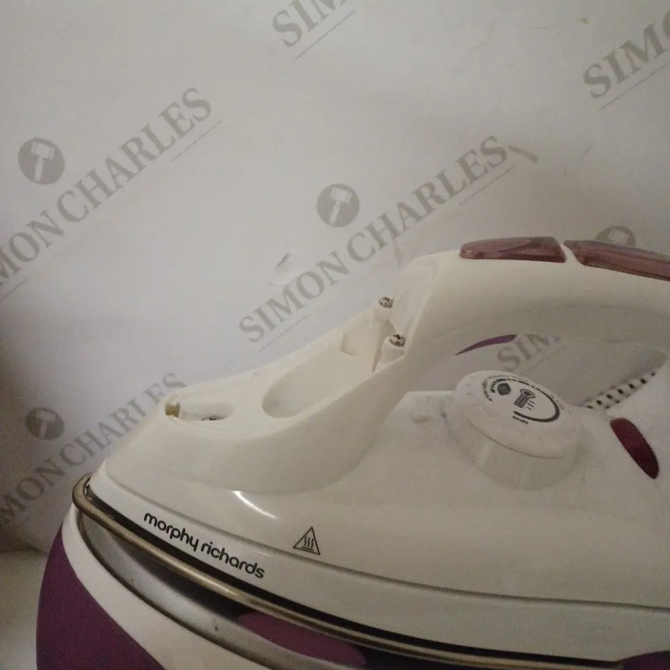 MORPHY RICHARDS JET STEAM GENERATOR IRON PINK/WHITE