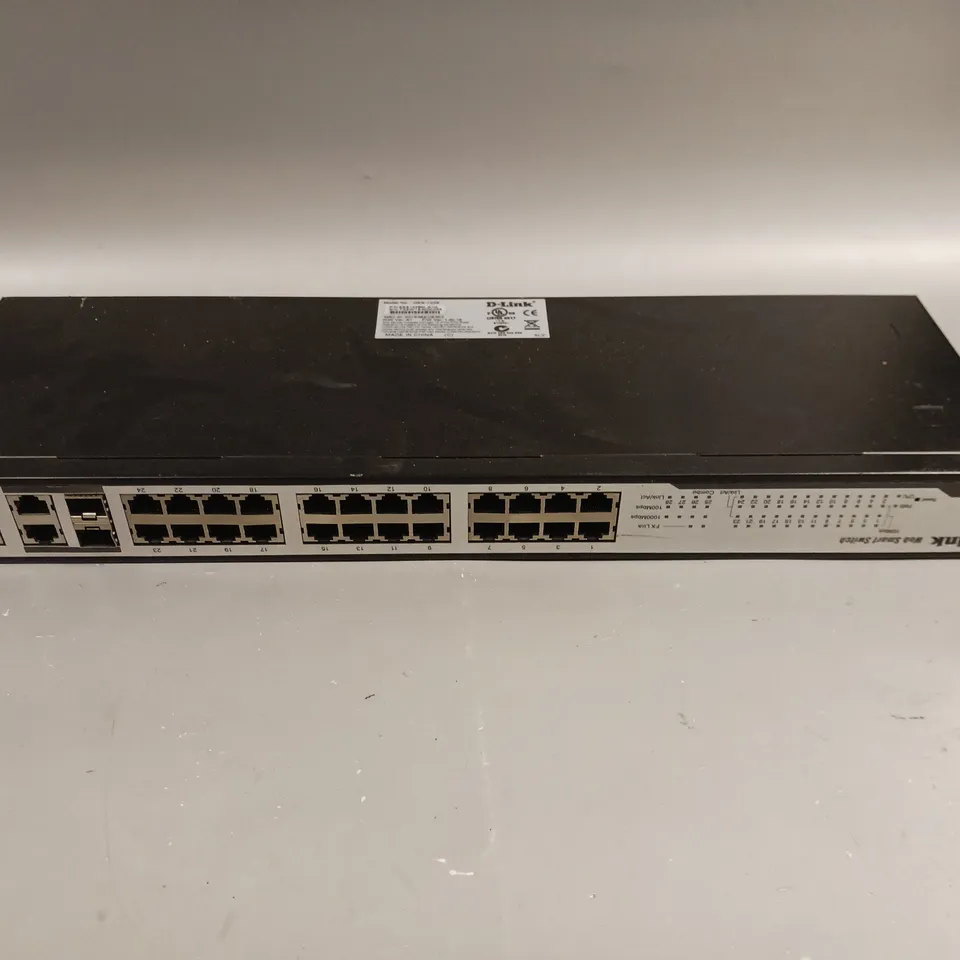 D-LINK DES-1228 24 PORT SWITCH 