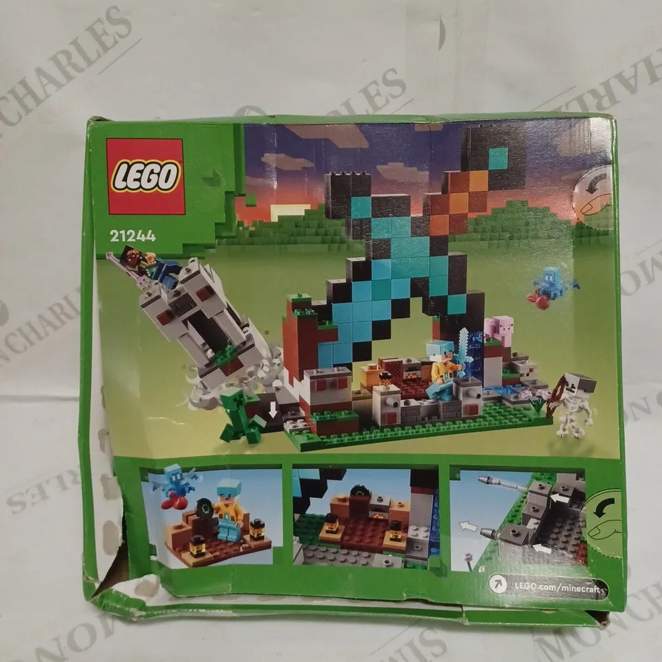 LEGO MINECRAFT THE SWORD OUTPOST 21244 RRP £39.99