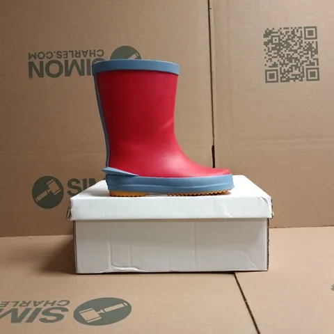 BOXED PAIR OF CLARKS TARRI RUN T WELLINGTON BOOTS IN RED/BLUE SIZE UK 7