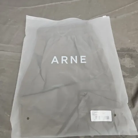 BAGGED ARNE 3D POCKET CARGO SHORTS IN OLIVE - LARGE
