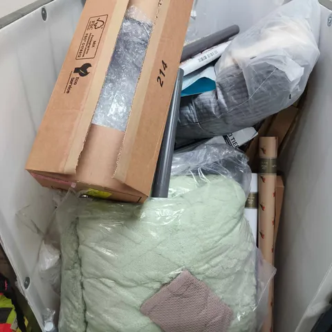 APPROXIMATELY 25 ASSORTED HOUSEHOLD PRODUCTS TO INCLUDE WRAPPING PAPER, HOME DECOR, STORAGE CONTAINER ETC 