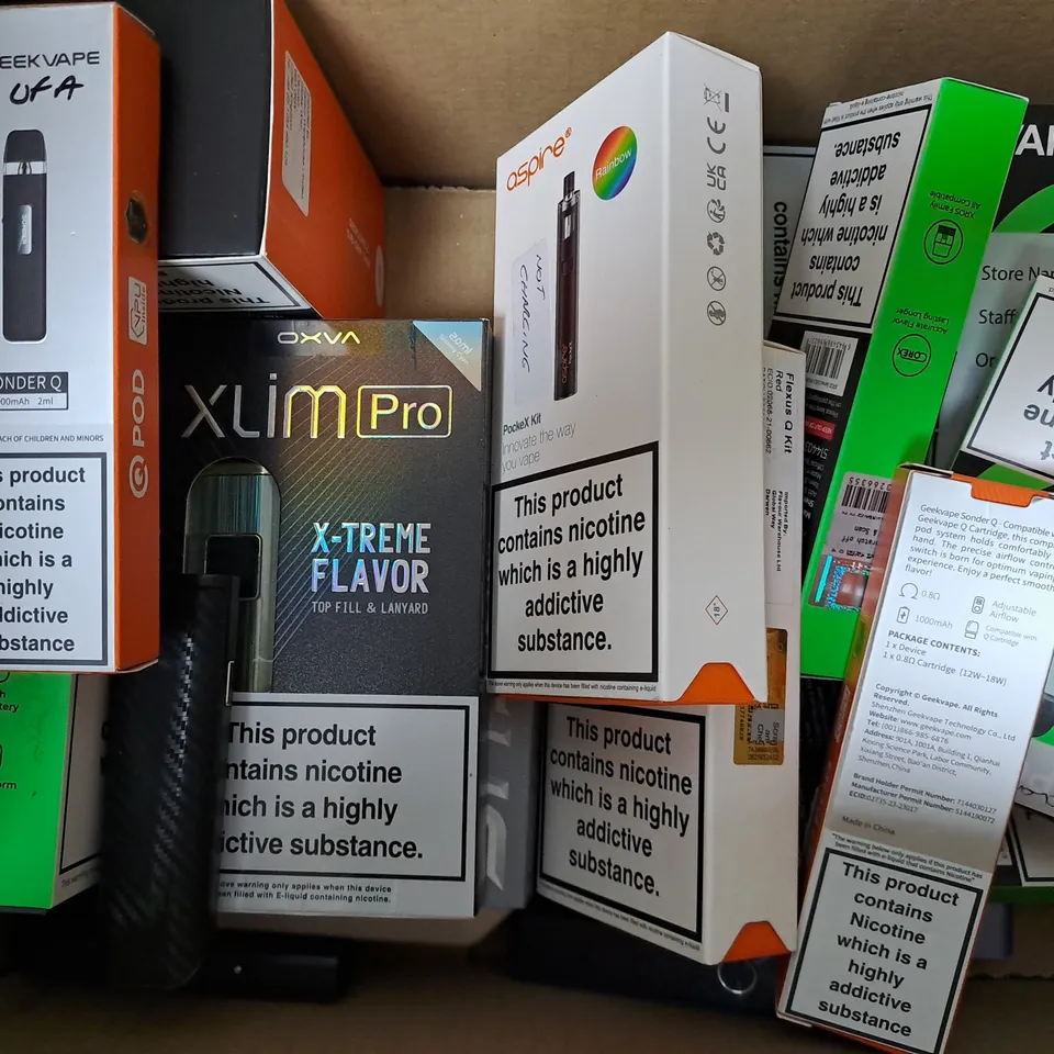 APPROXIMATELY 20 ASSORTED E-CIGARETTE PRODUCTS TO INCLUDE GEEKVAPE Z TOP AIRFLOW SUB-OHM TANK, VAPORESSO LUXE XR MAX, VOOPOO ARGUS XT KIT