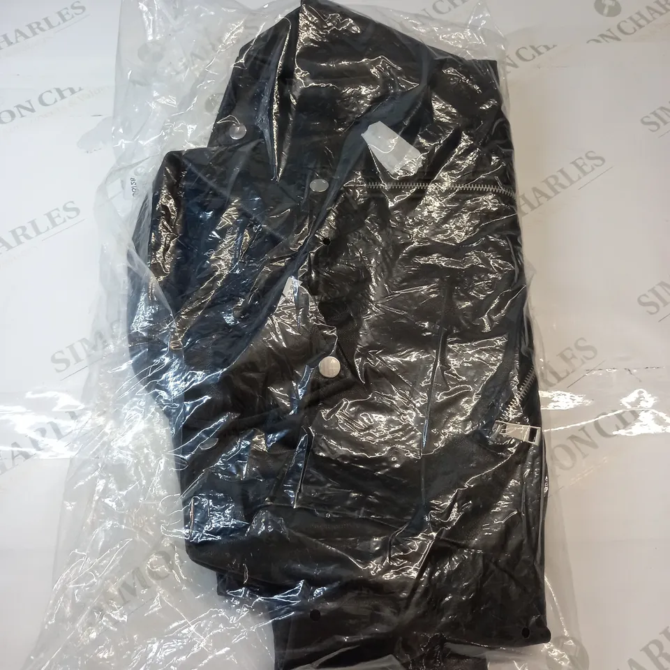 STRADIVARIUS FAUX LEATHER ZIP DETAIL JACKET IN BLACK SIZE MEDIUM