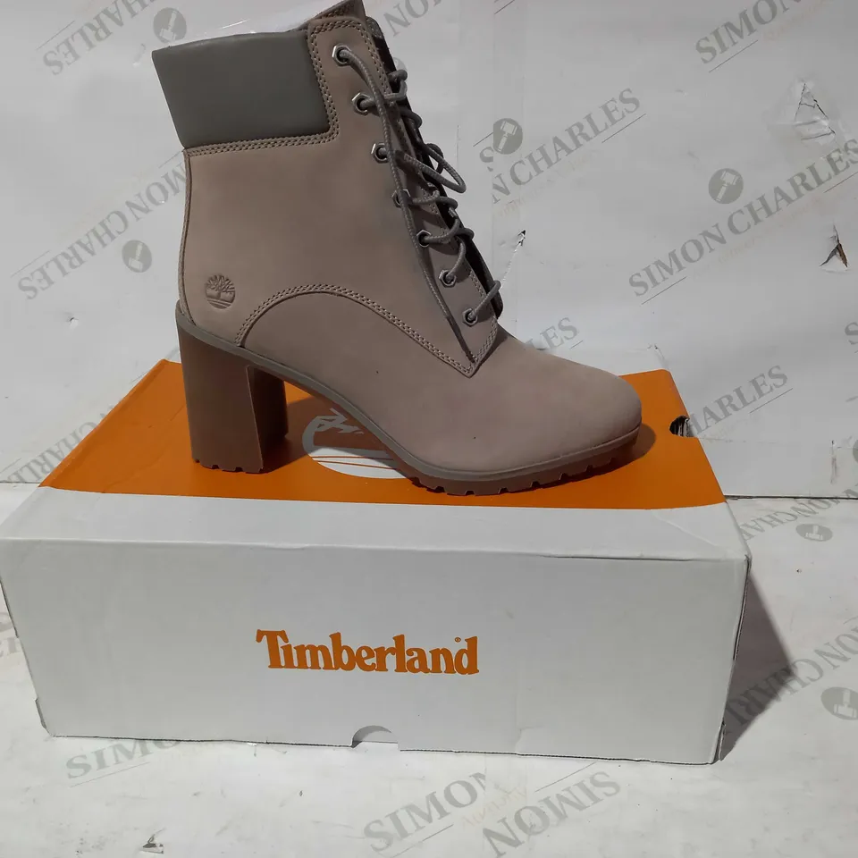 BOXED PAIR OF TIMBERLAND ALLINGTON HEELED BOOTS IN TAUPE UK SIZE 7