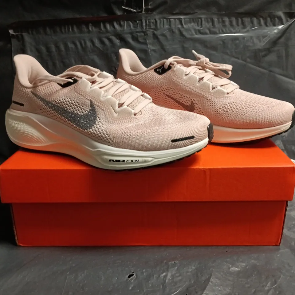 BOXED PAIR OF NIKE AIR ZOOM PEGASUS 41 RPM TRAINERS IN PINK/ANTHRACITE SIZE UK 6
