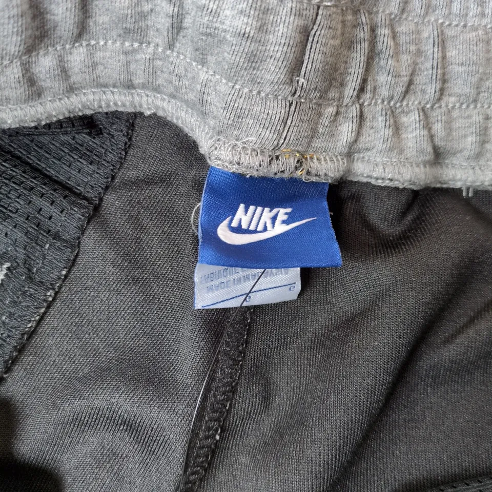 NIKE SLIM FIT SHORTS IN GREY - LARGE