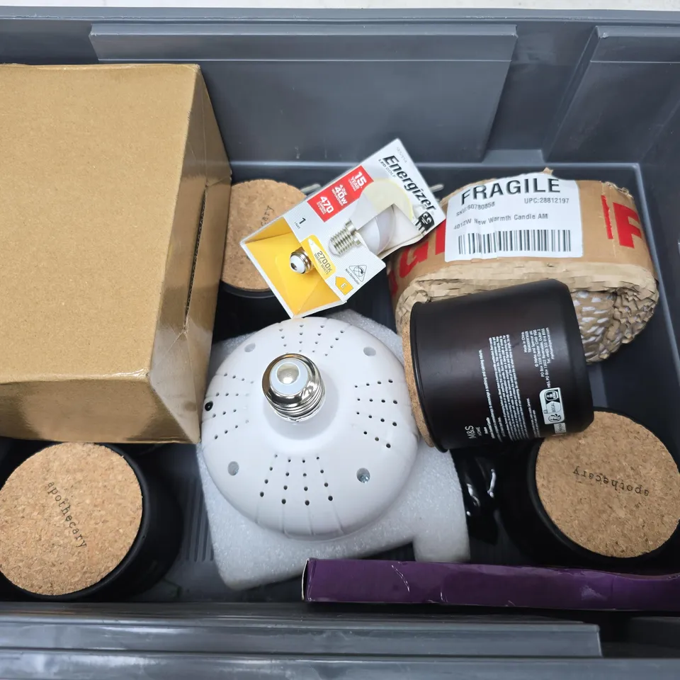APPROXIMATELY 12 ASSORTED HOUSEHOLD ITEMS TO INCLUDE SCENTED CANDLES, WAX MELTS, BULBS, ETC - COLLECTION ONLY
