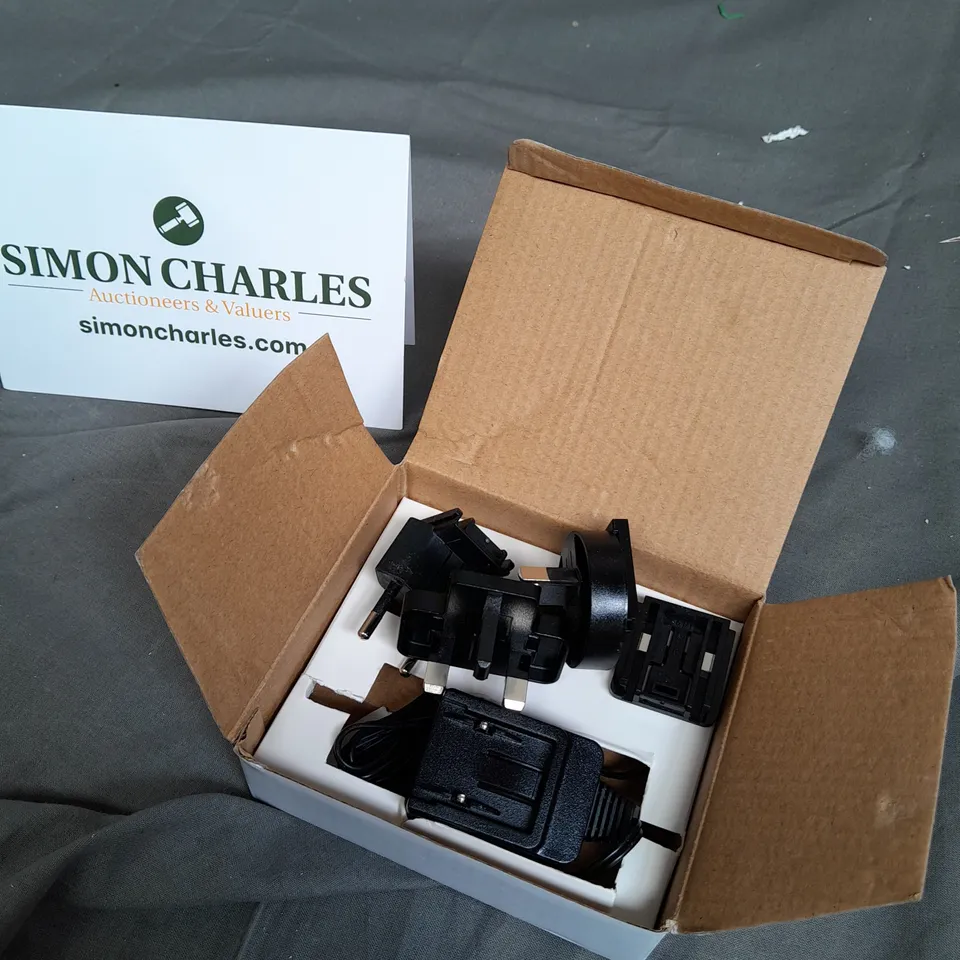 BOX OF APROX 15 UNIVERSAL PLUGS 