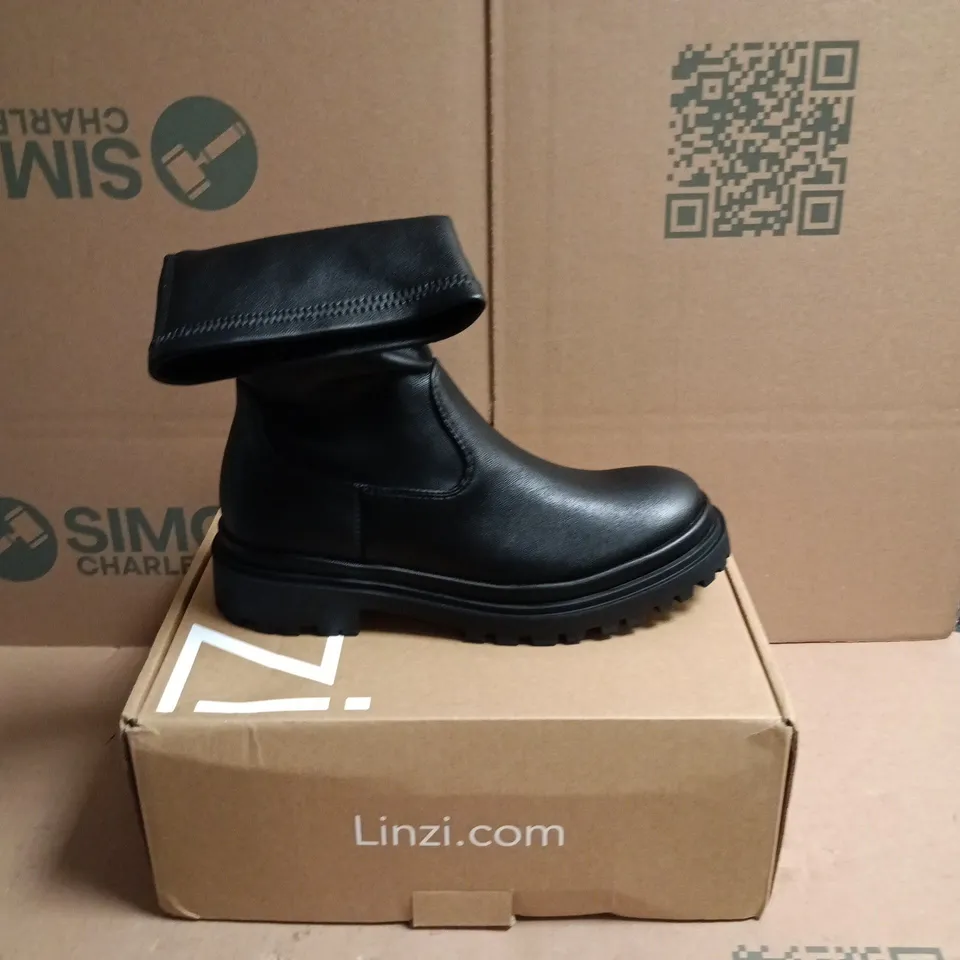 LINZI EDGE 5 BLACK PU ANKLE BOOTS – UK 5