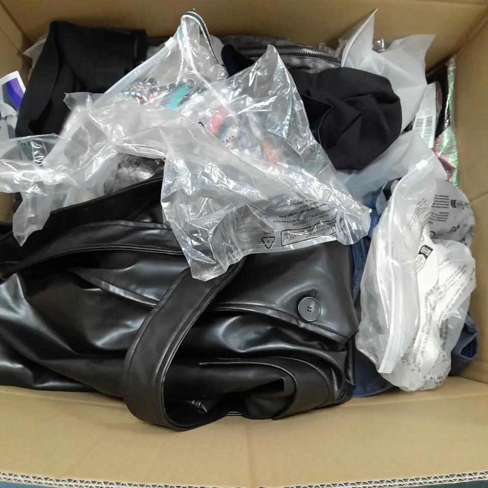 BOX OF APPROXIMATELY 25 ASSORTED CLOTHING ITEMS TO INCUDE - JUMPER , JACKET , STOCKINGS ETC