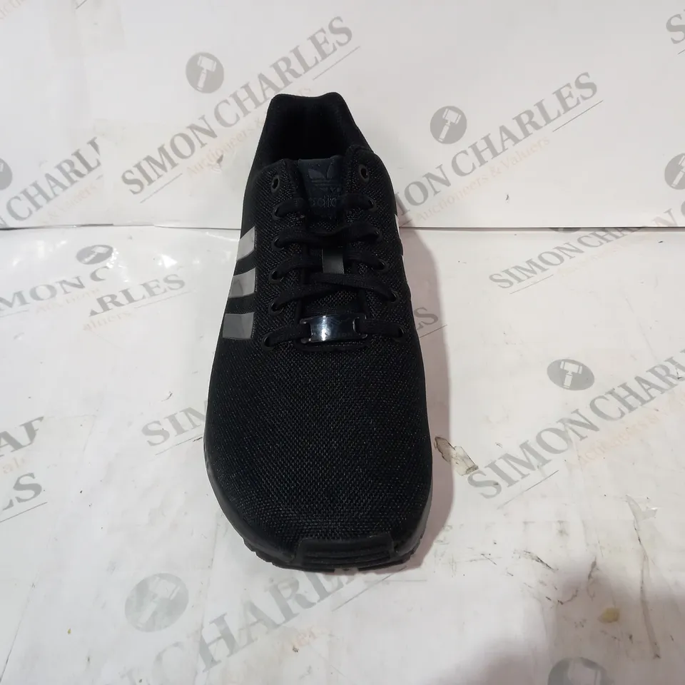 PAIR OF ADIDAS ZX FLUX SHOES IN BLACK UK SIZE 9
