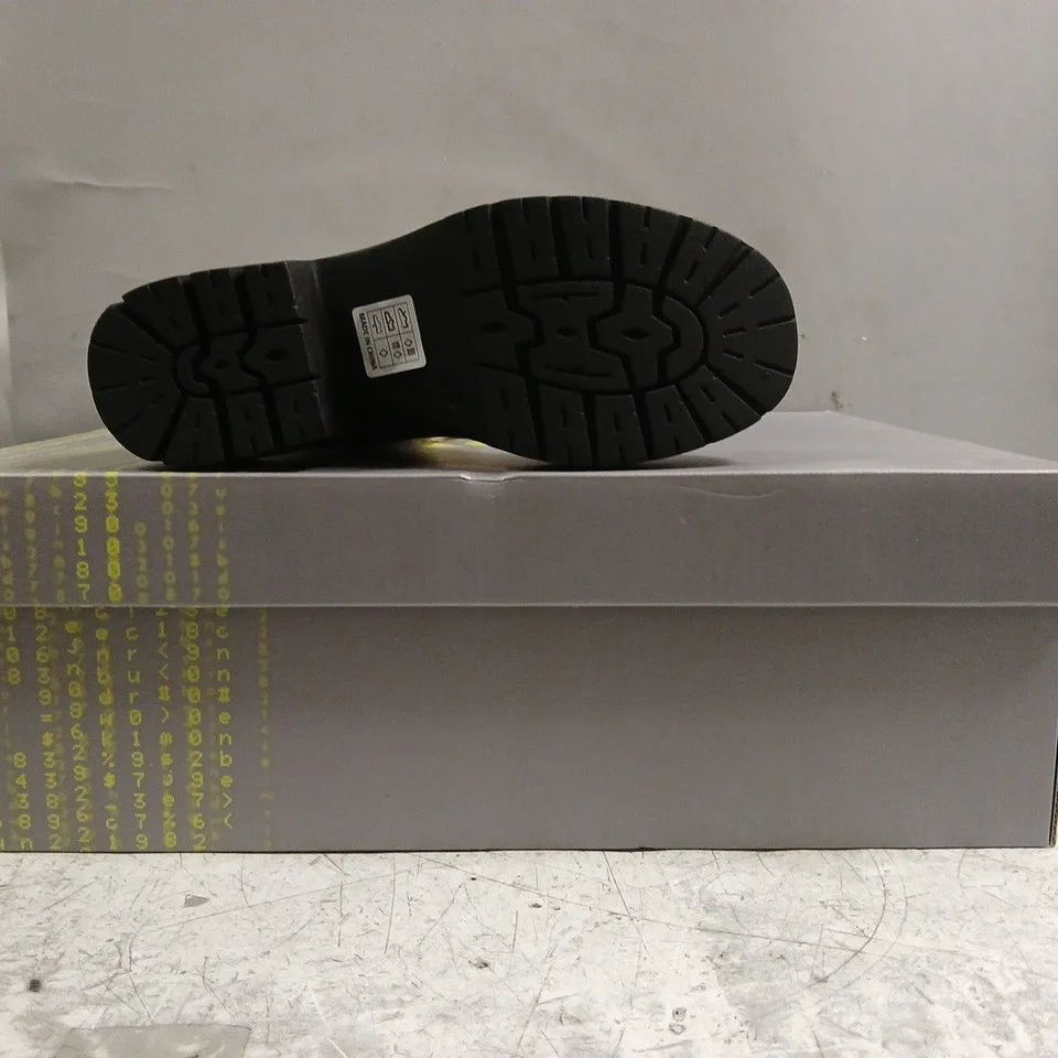 BOXED PAIR OF KOI TEXEL SHEARLING SWITCH BOOTS IN BLACK SIZE UK 4