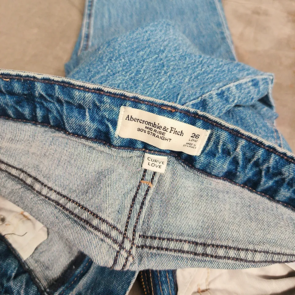 ABERCROMBE & FITCH MID RISE 90S STRAIGHT JEANS IN BLUE - 26 LONG