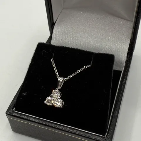 18CT WHITE GOLD TREFOIL PENDANT ON CHAIN, SET WITH A NATURAL DIAMOND