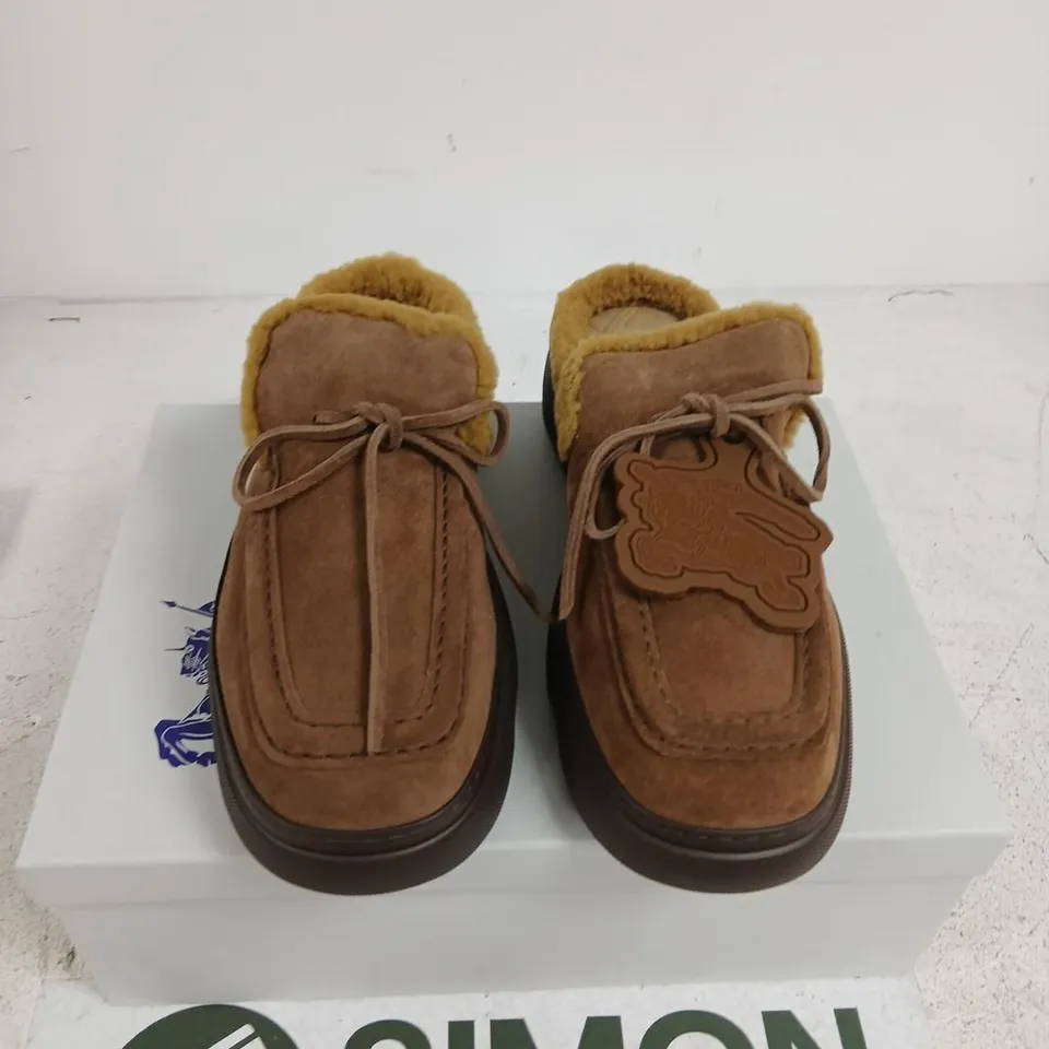 BURBERRY LEATHER MOCCASIN-STYLE SHOES WITH SHEARLING LINING, UK 10 (EU 44)