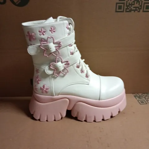 BOXED KOI WHITE BOOTS WITH PINK PLATFORM SOLE AND FLORAL EMBROIDERY - UK 6