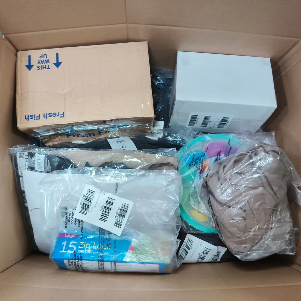 APPROXIMATELY 15 ASSORTED ITEMS TO INCLUDE ADDAMS AFMILY MORTICIA COSTUME, CONNECT 4, ZIP LOCK FREEZER BAGS, ETC