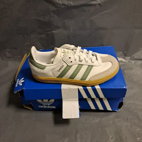 BOXED PAIR OF ADIDAS KIDS SAMBA OG SHOES IN WHITE/GREEN SIZE UK 10K